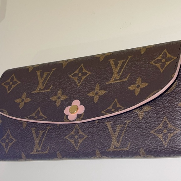 Louis Vuitton Monogram Emilie Flower Wallet - Picture 10 of 15